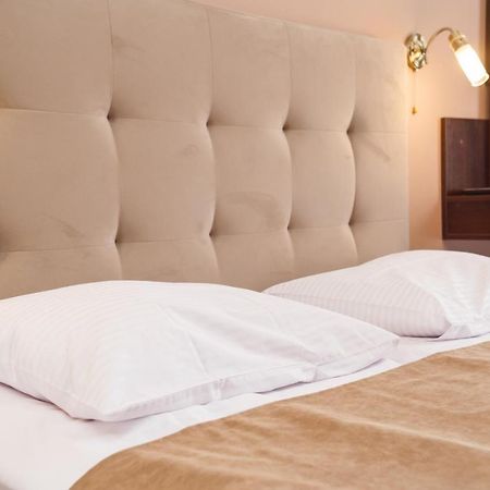 Hotel 18 Lviv Buitenkant foto