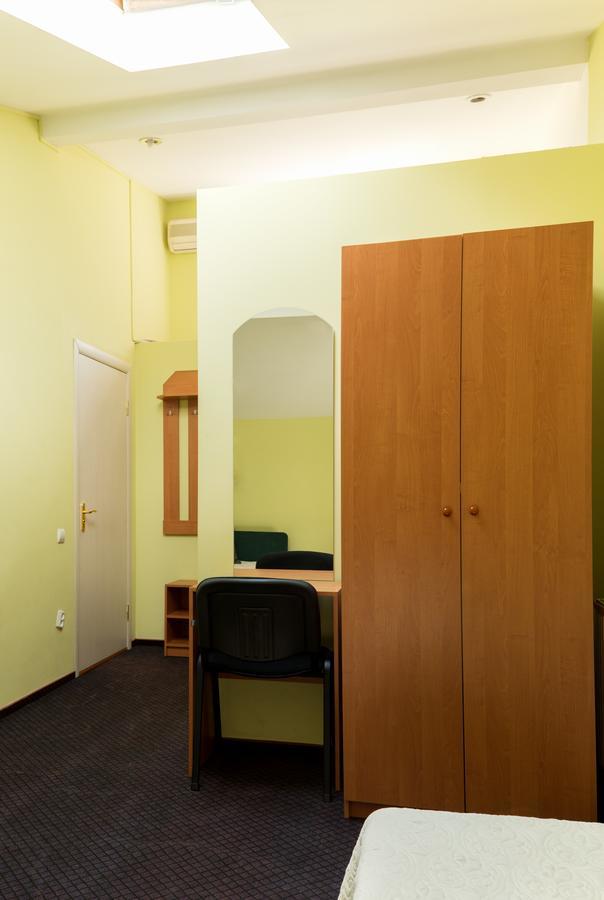 Hotel 18 Lviv Buitenkant foto