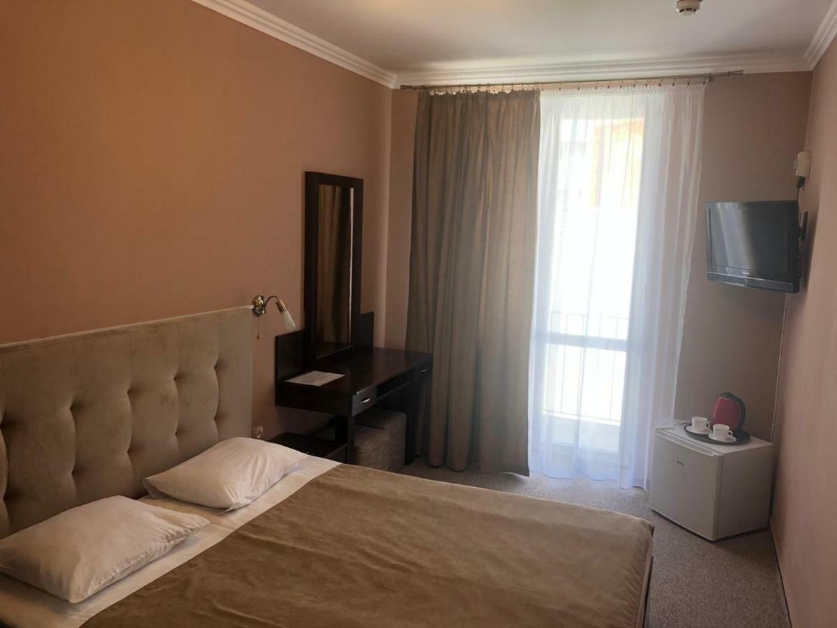 Hotel 18 Lviv Buitenkant foto
