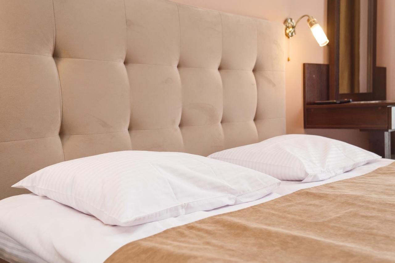 Hotel 18 Lviv Buitenkant foto