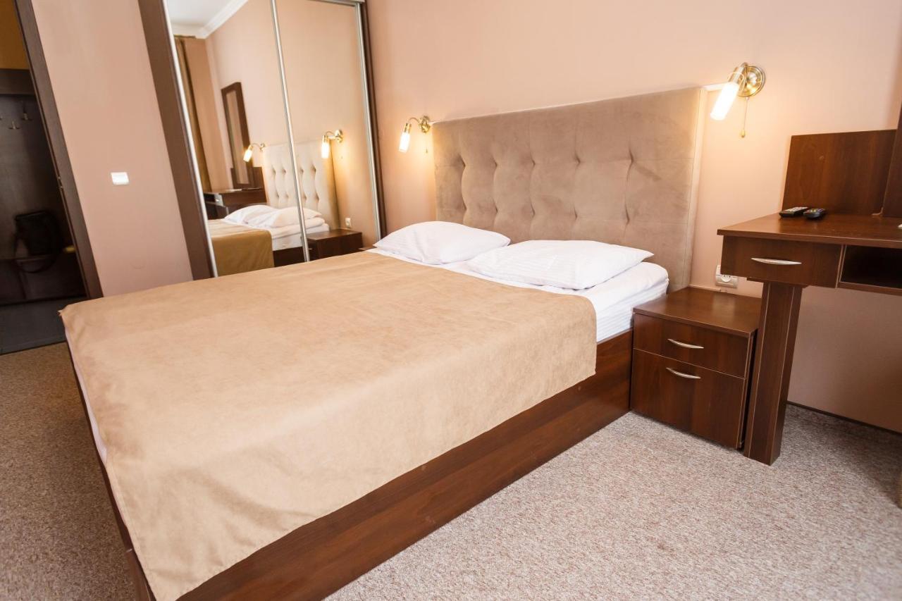 Hotel 18 Lviv Buitenkant foto