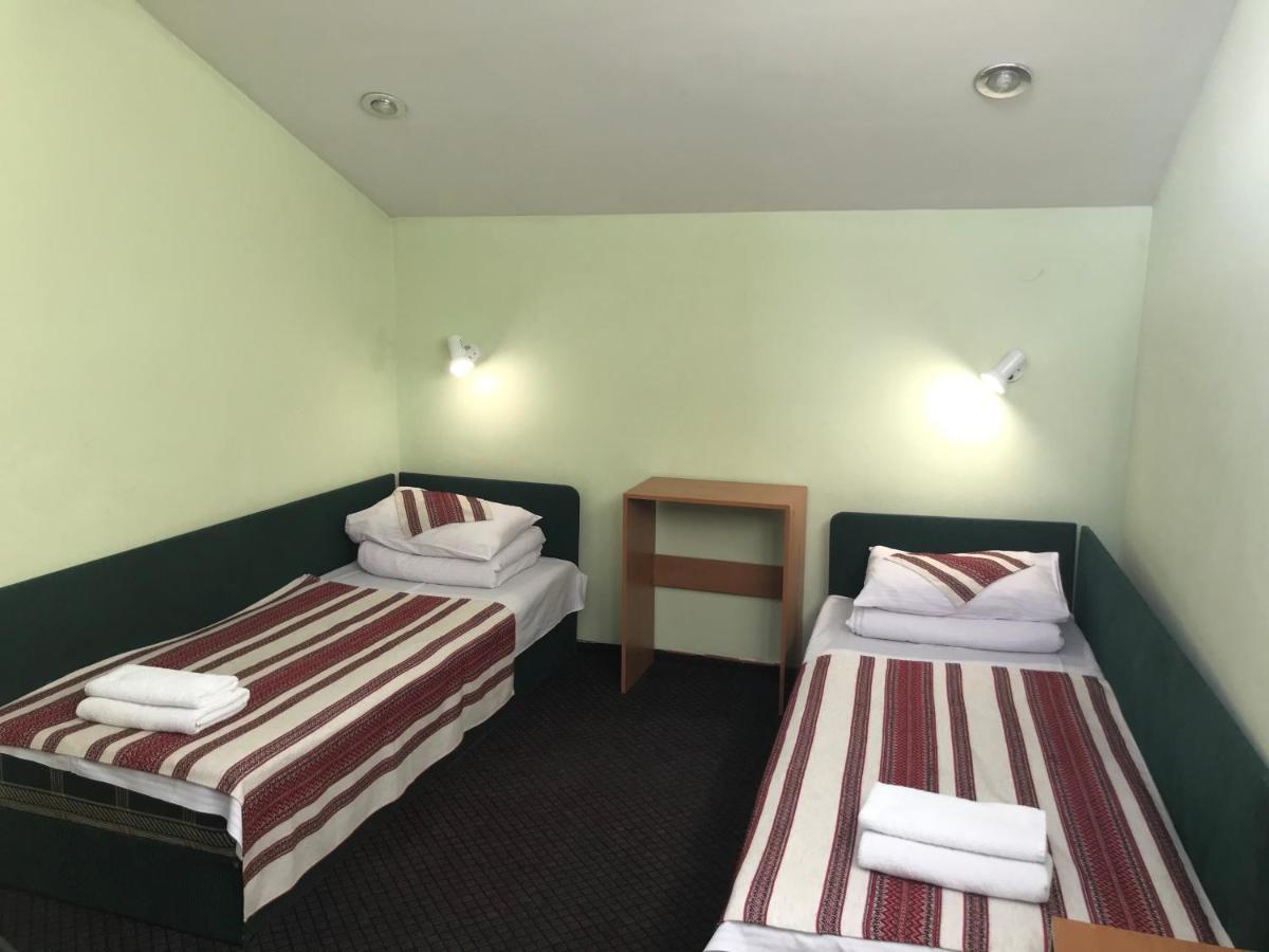Hotel 18 Lviv Buitenkant foto